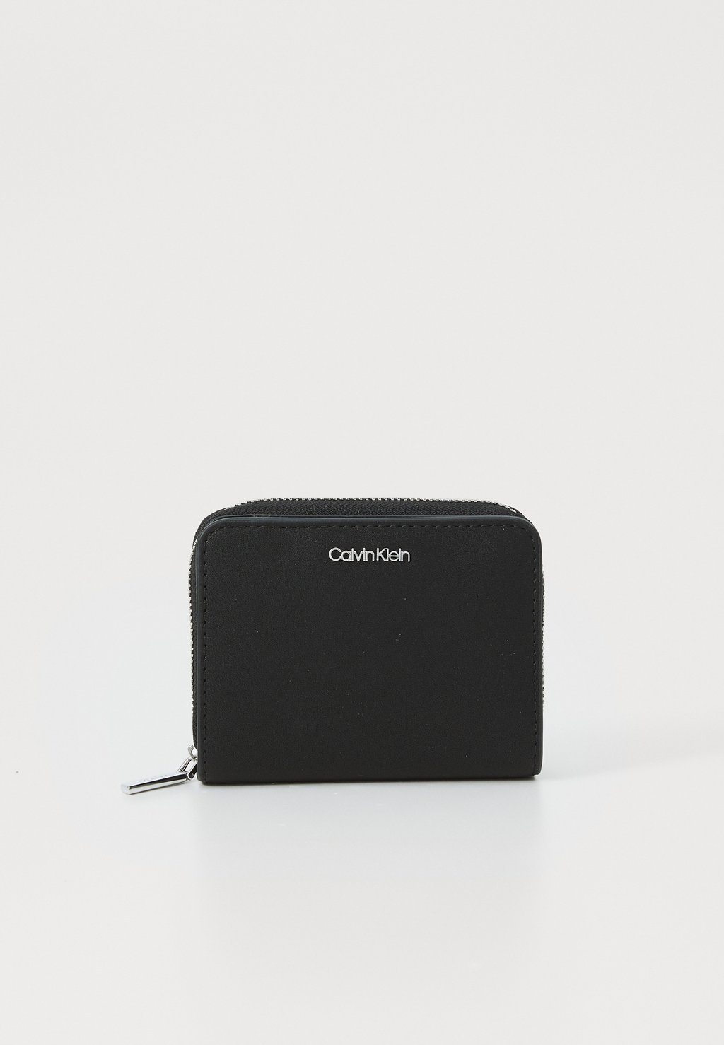 

Кошелек MUST ZIP AROUND FLAP Calvin Klein, черный