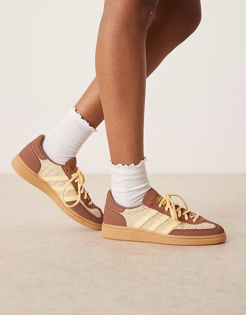 Кроссовки Adidas Originals Handball Spezial коричневого и желтого цвета с резиновой подошвой