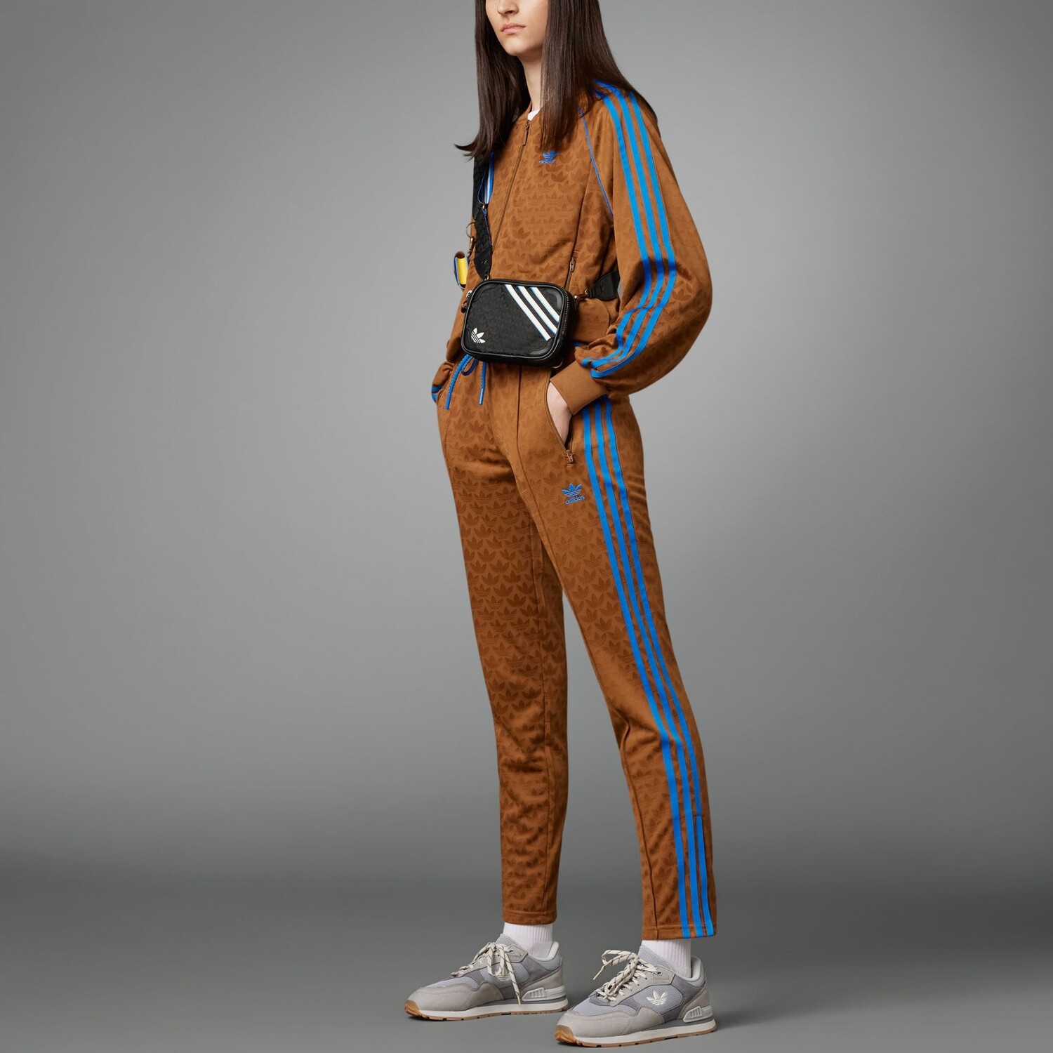 Adidas Originals Женская куртка, цвет Brown — фото 2