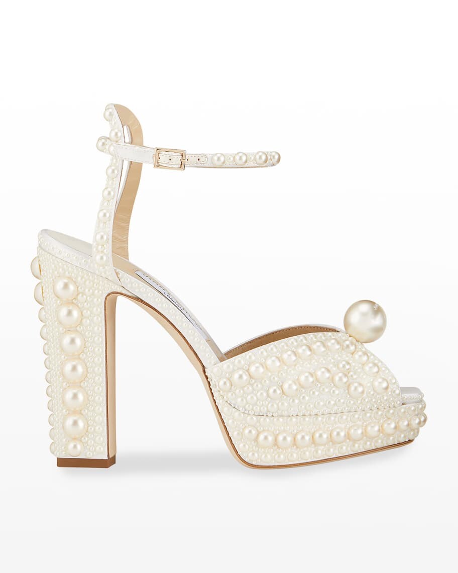 Босоножки на платформе Sacaria 120 с жемчужными заклепками Jimmy Choo