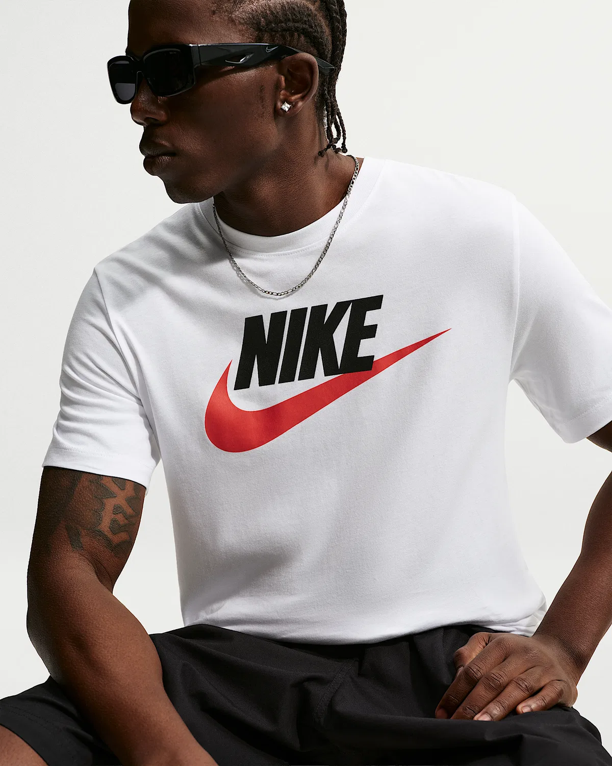 Мужская футболка Nike Sportswear, White/Black/University Red — фото 3