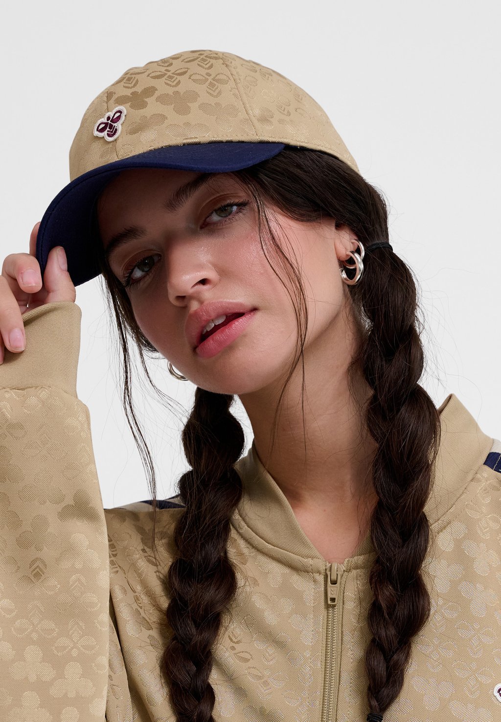 

Бейсболка BASEBALL BEE Hummel, бежевый