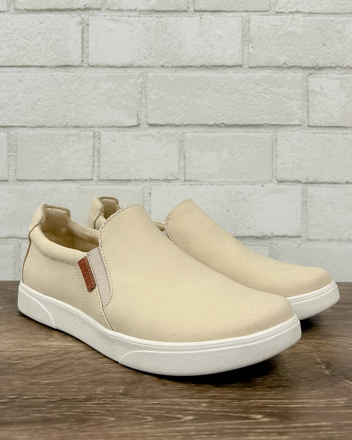 Женские кеды Attica Slip-On Canvas бежевого цвета revere