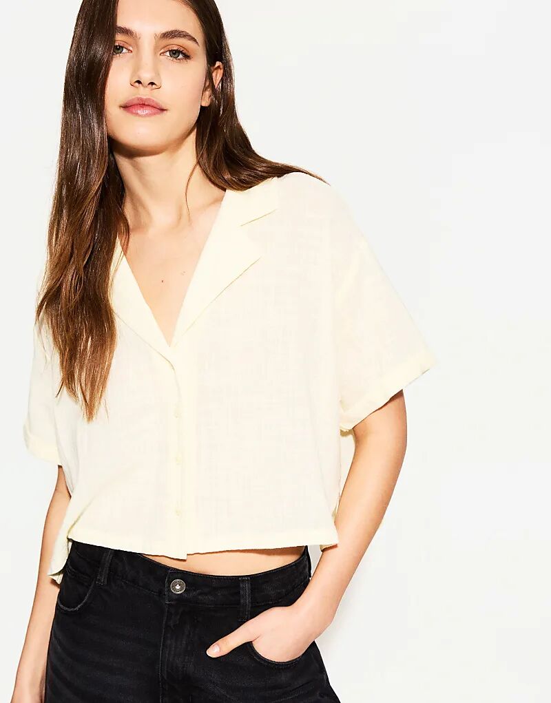 

Текстурированная рубашка Bershka в деревенском стиле с короткими рукавами желтого цвета