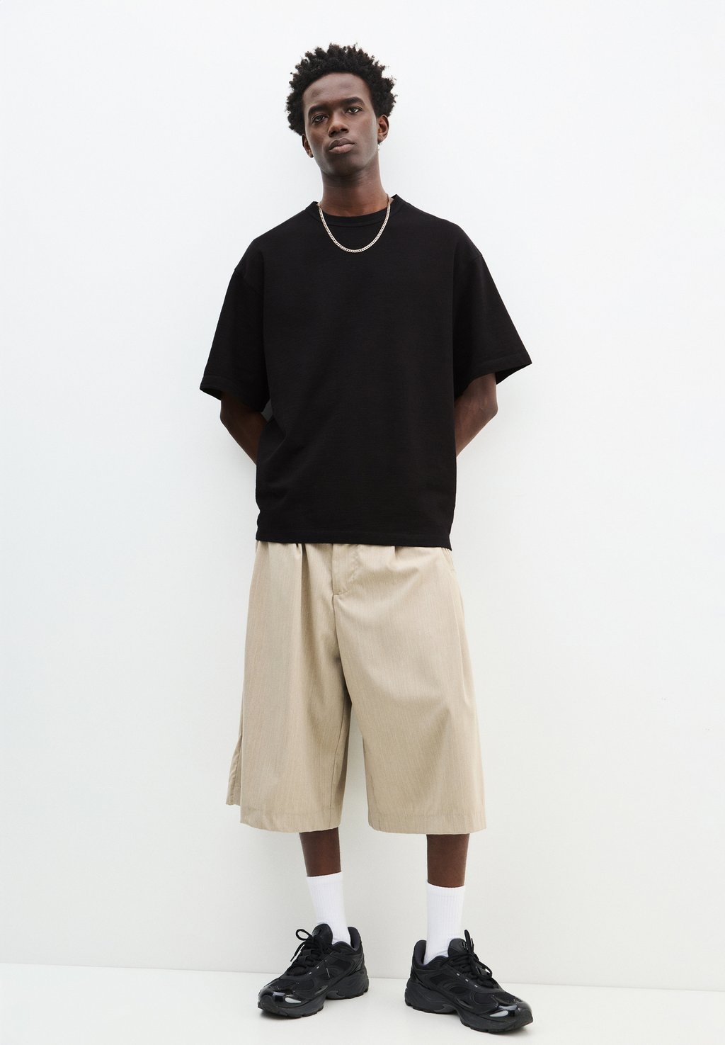 

Базовая футболка SHORT SLEEVE PULL&BEAR, черный