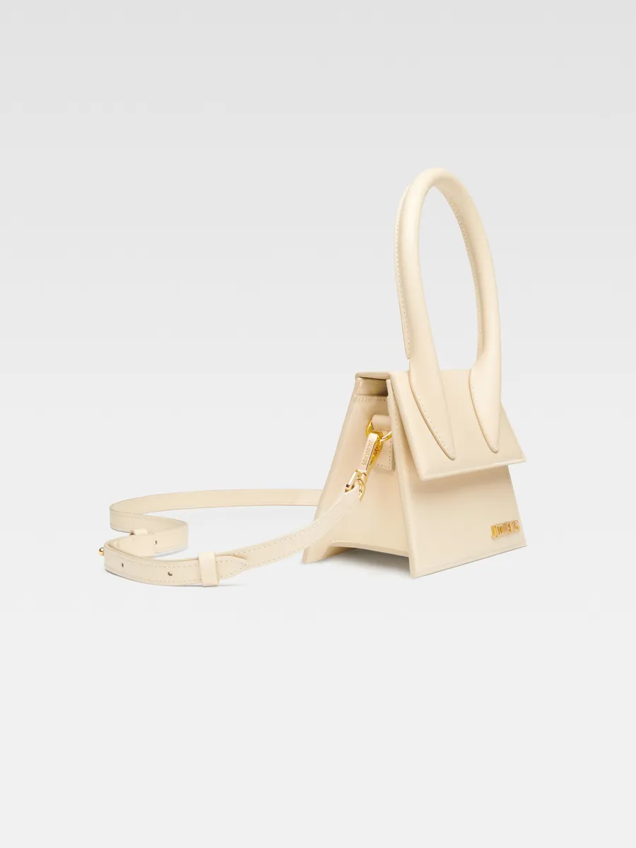 

Фирменная сумочка Ле Чикито мойен Jacquemus, слоновая кость