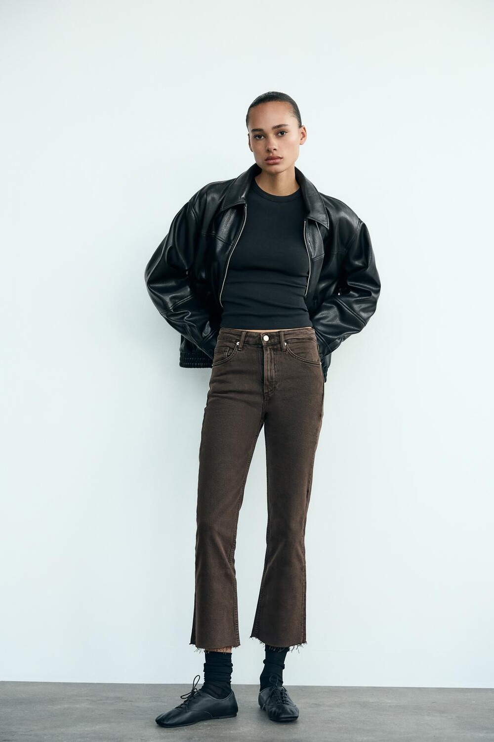 

Укороченные джинсы trf с высокой талией ZARA, коричневый