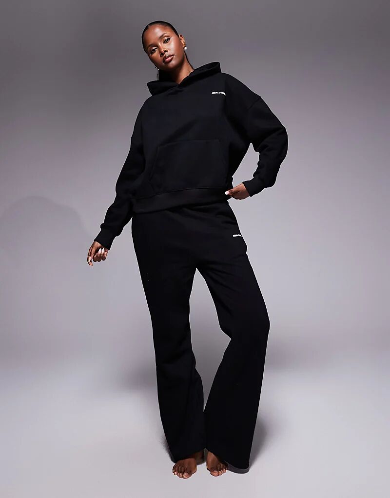 

Расклешенные джоггеры Simmi London Colby черного цвета