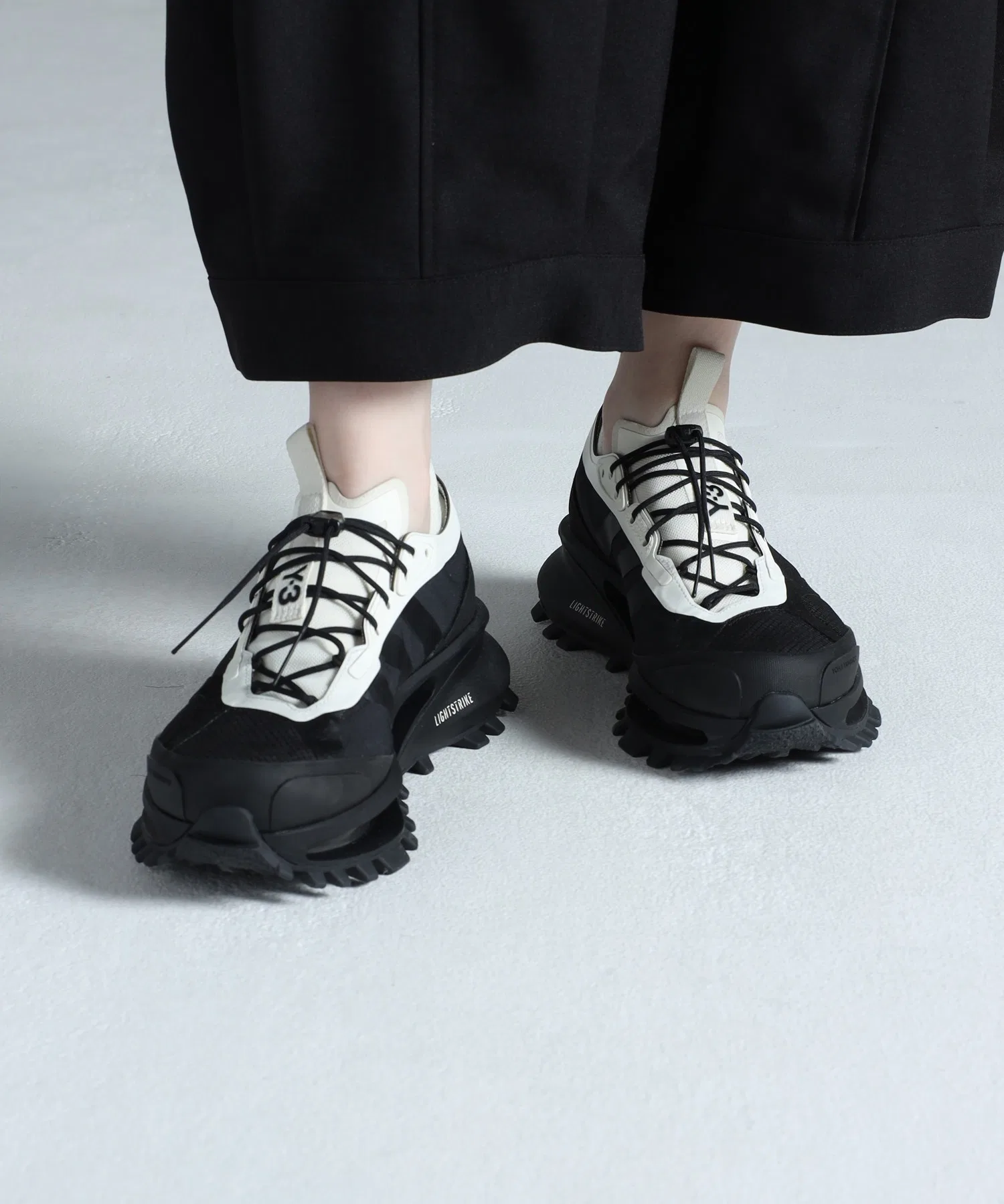 Унисекс кроссовки Y-3 S-GENDO TRAIL чёрные с белым — фото 2