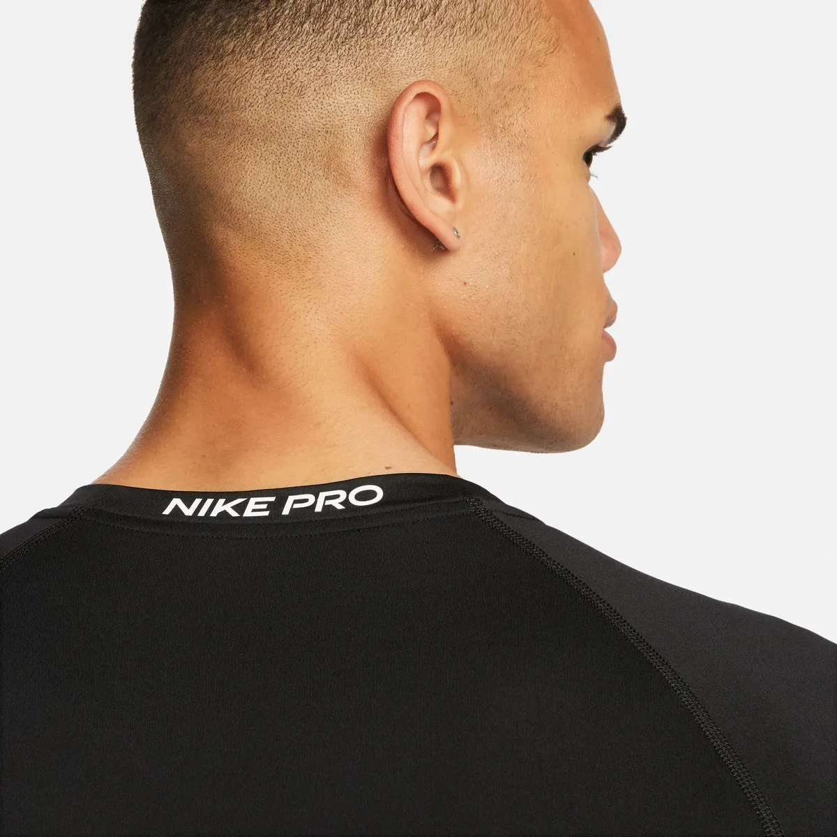 Тренировочная рубашка Nike "PRO DRI-FIT MEN'S TIGHT SHORT-SLEEVE TOP", белый — фото 4
