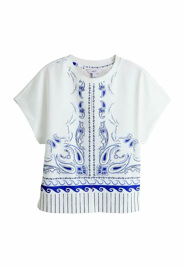 

Футболка стандартного кроя с коротким рукавом, вырезом-капелькой и круглым вырезом, с принтом. Next, Ecru Blue Wave Print, Синий, Футболка стандартного кроя с коротким рукавом, вырезом-капелькой и круглым вырезом, с принтом. Next, Ecru Blue Wave Print