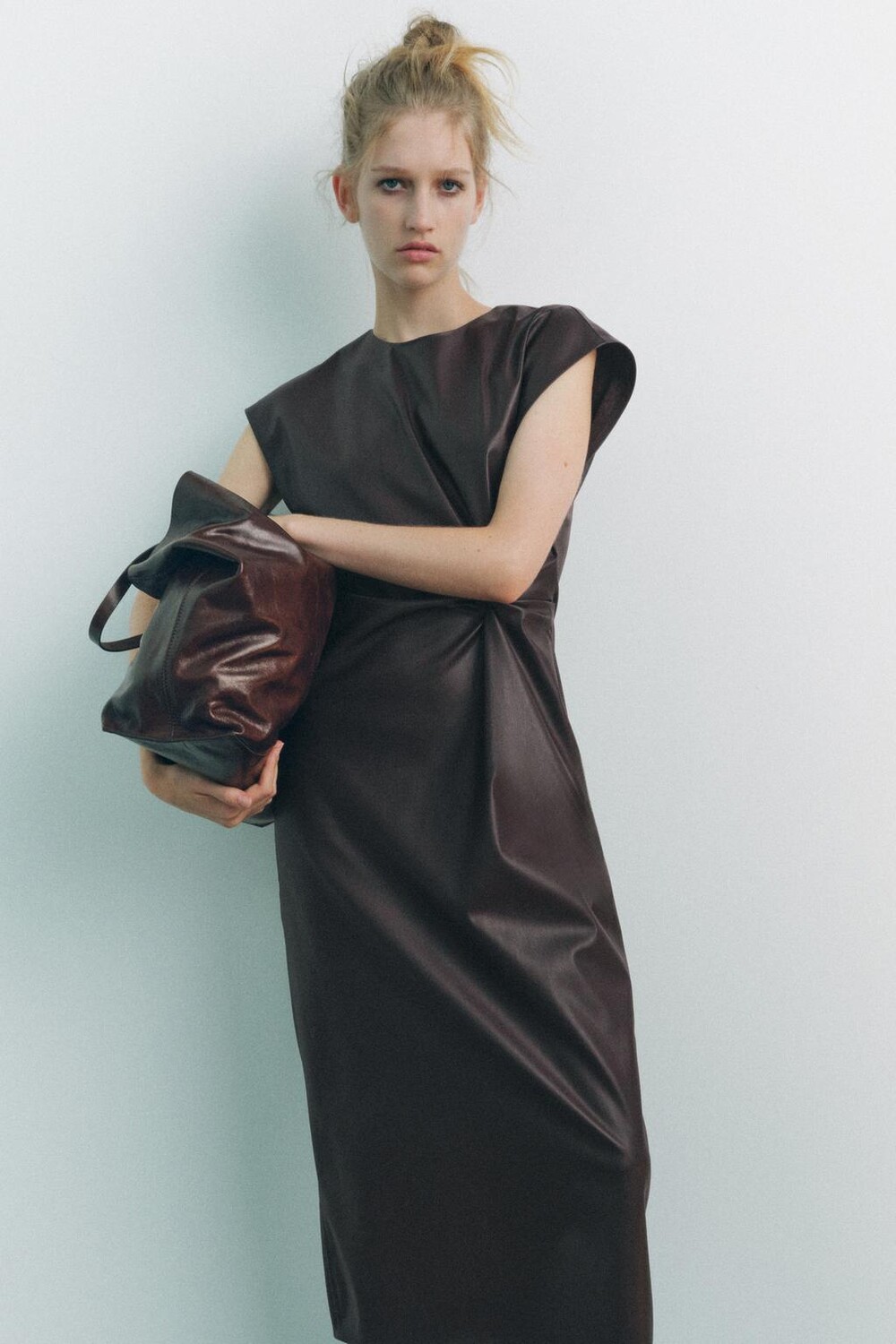 

Платье миди из искусственной кожи ZARA, цвет aubergine