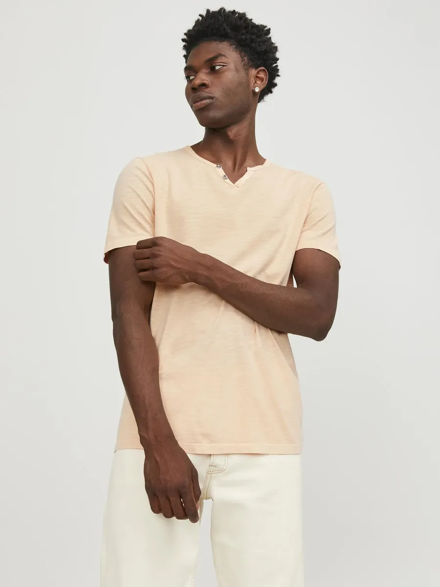 

Футболка Jack & Jones "JJESPLIT NECK TEE SS NOOS", цвет Apricot Ice