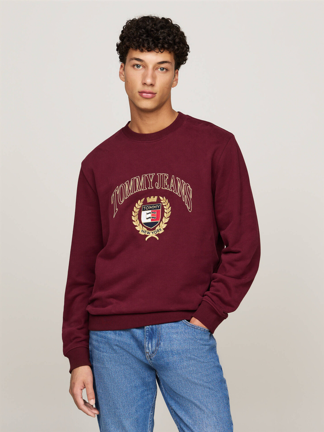

Толстовка Tommy Jeans Regular Fit, бордо