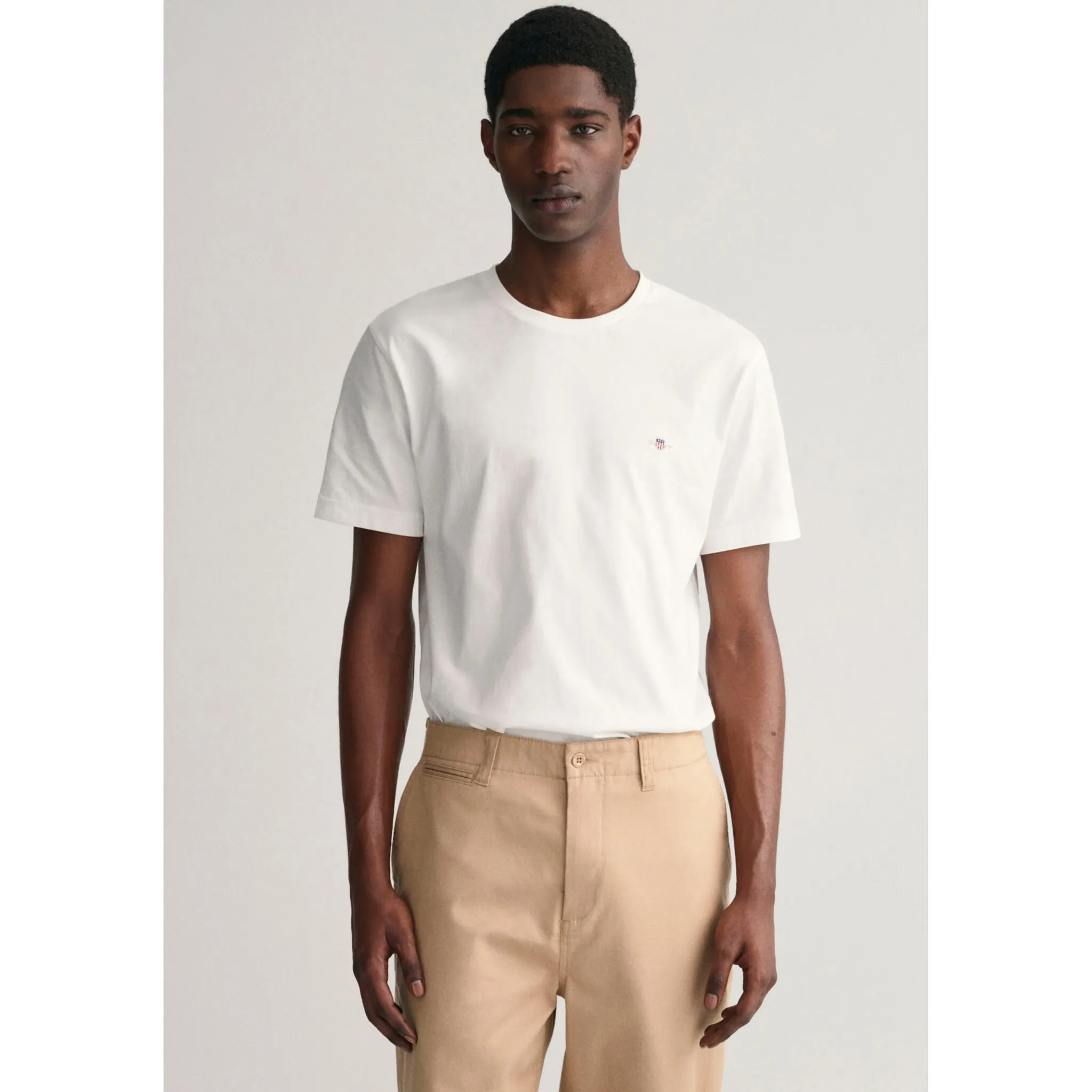 

Футболка Gant "REG SHIELD SS T-SHIRT", с вышитым логотипом на груди, белый