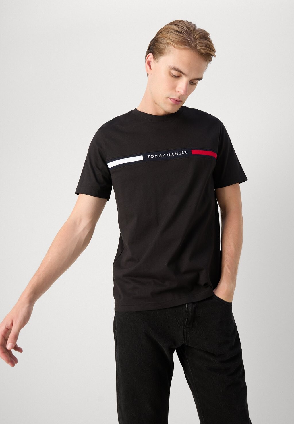Футболки с принтом CHEST INSERT TEE Tommy Hilfiger, черный — фото 4