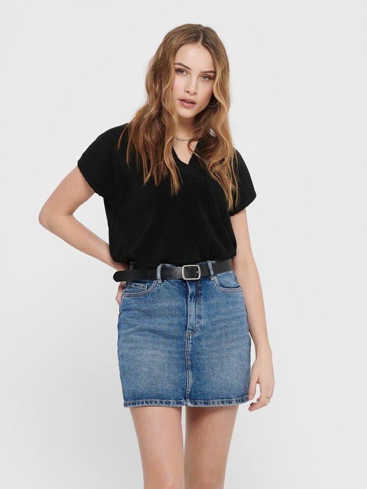 

Блуза JACQUELINE de YONG Regular Fit V Ausschnitt Kurzarm Basic, черный