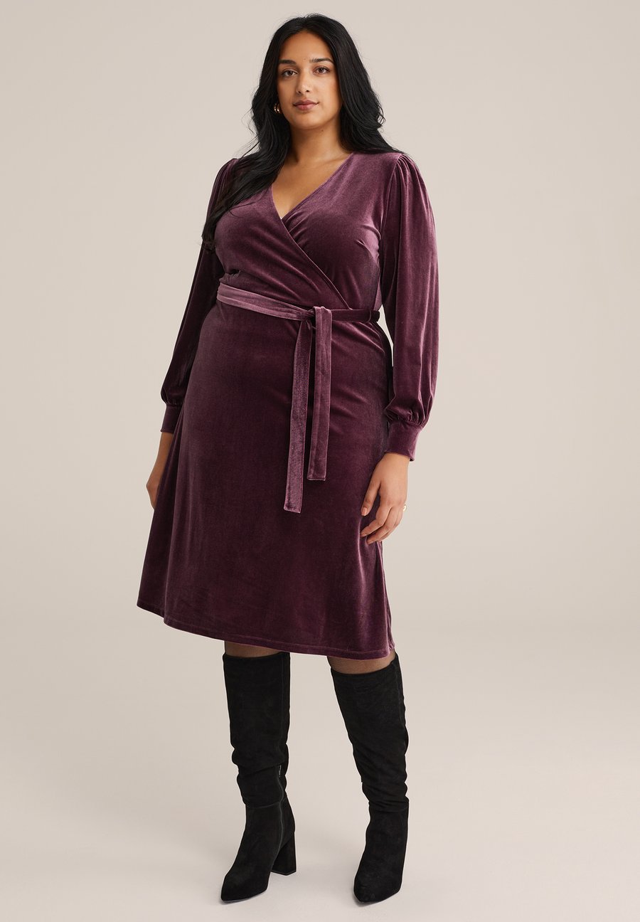 

Платье WE Fashion CURVE, Aubergine/Mottled Dark Purple