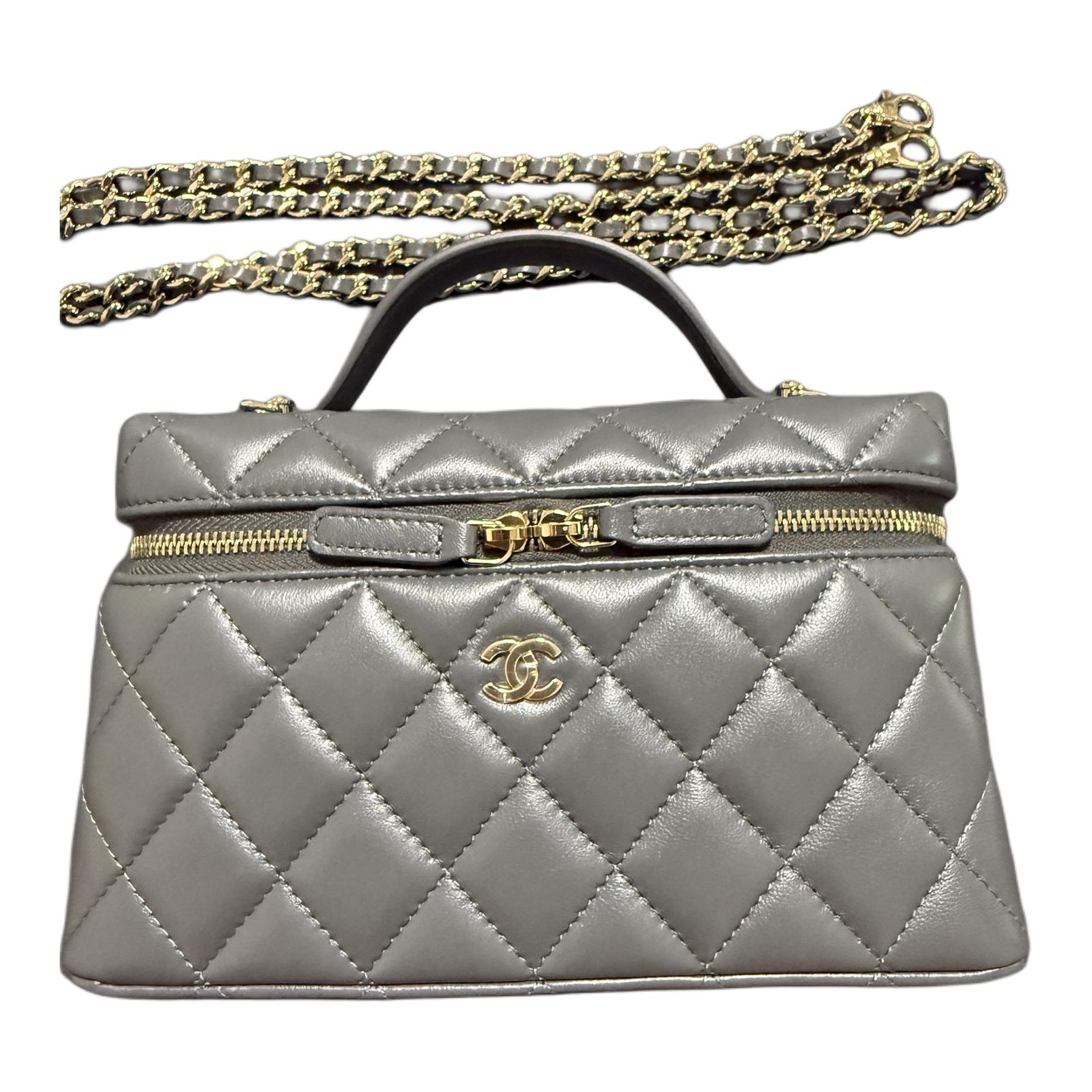 CHANEL Косметичка из овчины женская темно-серая — фото 2