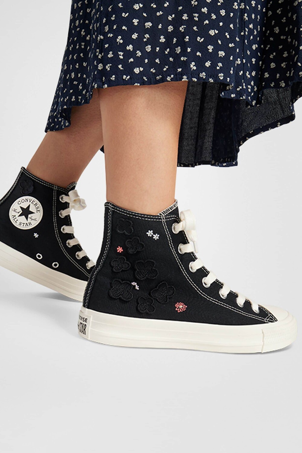 

Высокие кеды с вышитыми цветочными мотивами Converse, черный
