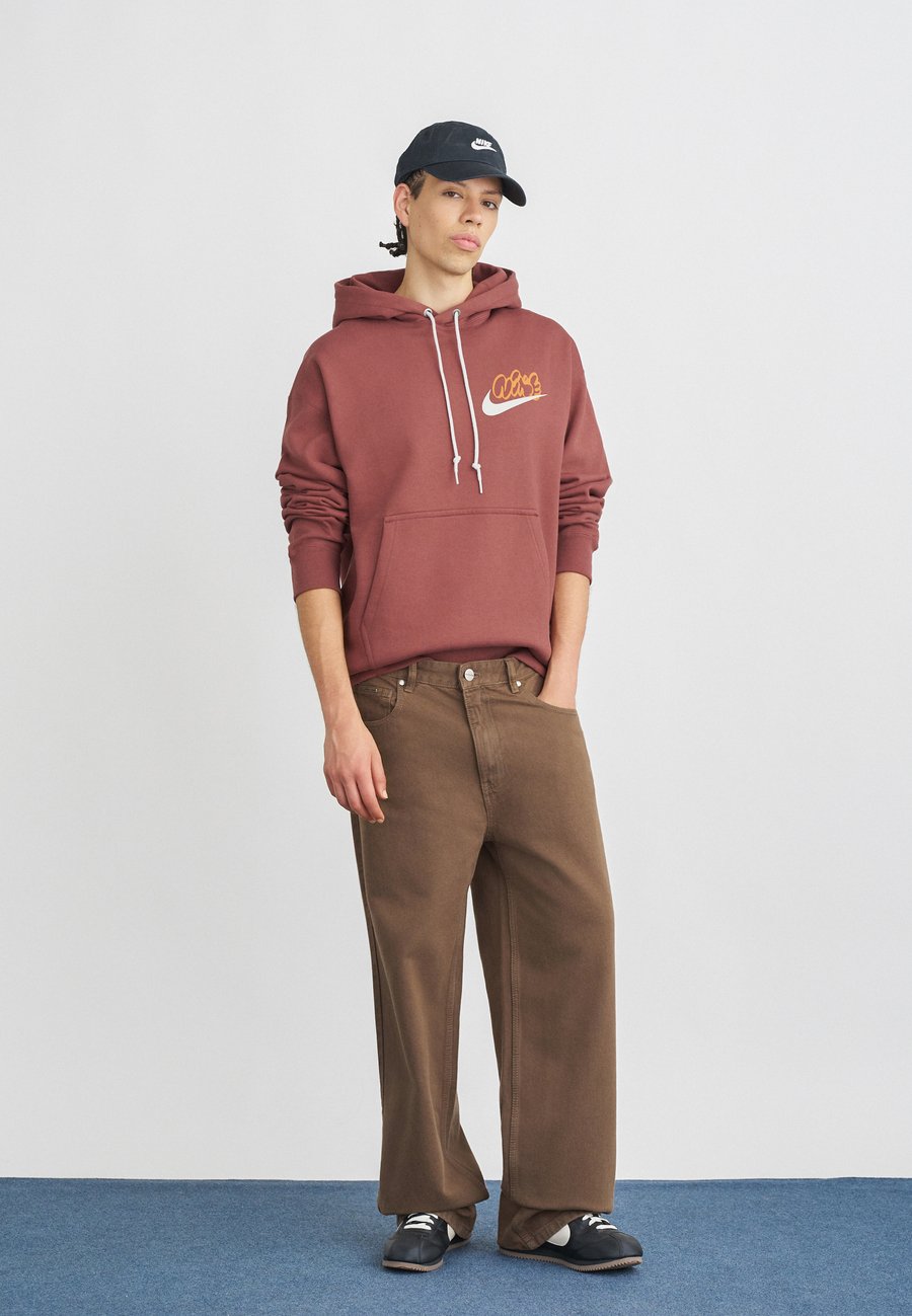Худи Nike Sportswear SOLO HOODIE, Red Sepia/Coral — фото 2