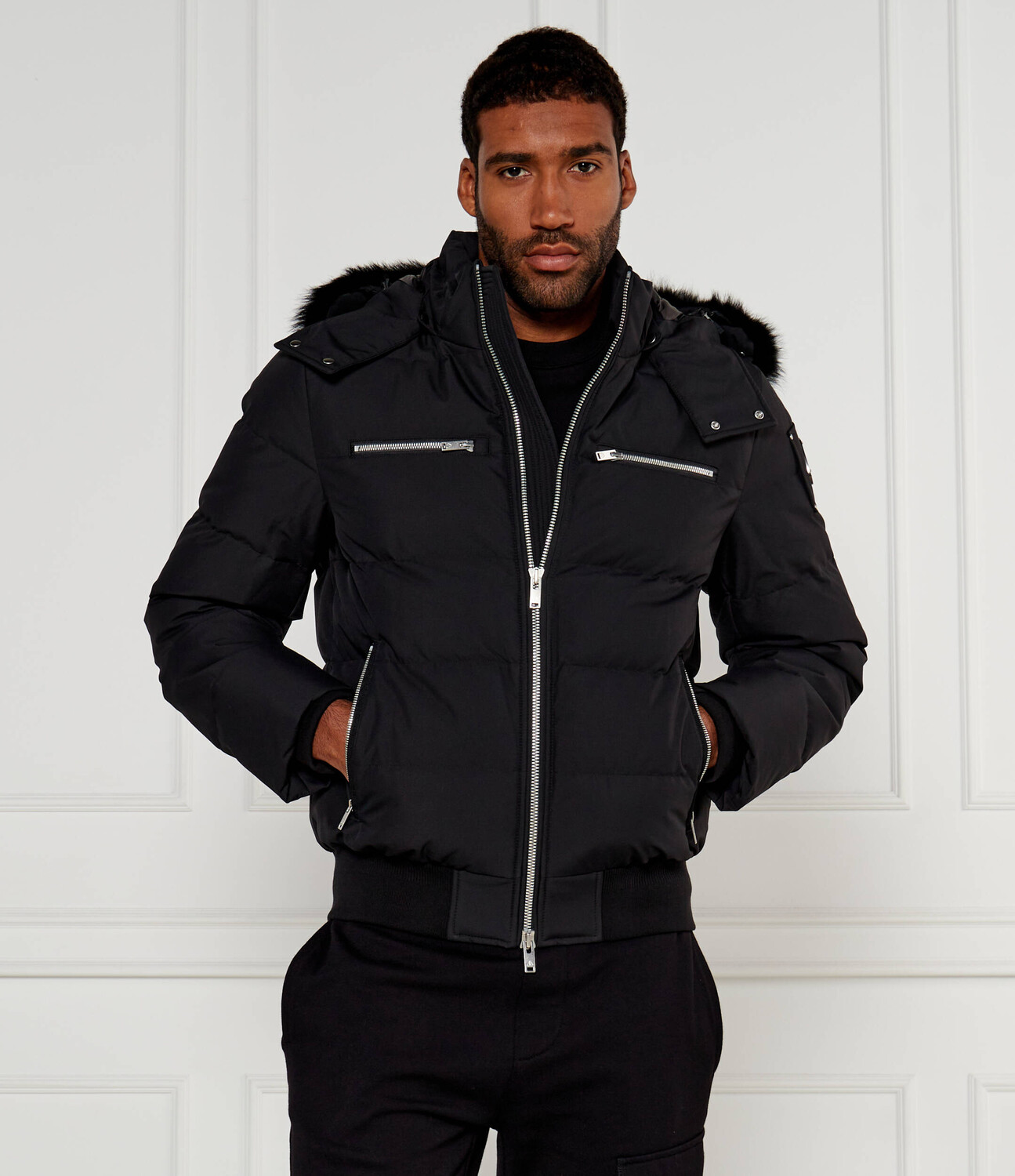 

Куртка-бомбер Moose Knuckles Regular Fit, черный