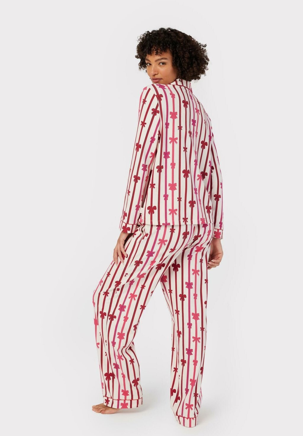 

Пижамный комплект CHRISTMAS RIBBON BOW PRINT LONG SET Chelsea Peers, белый