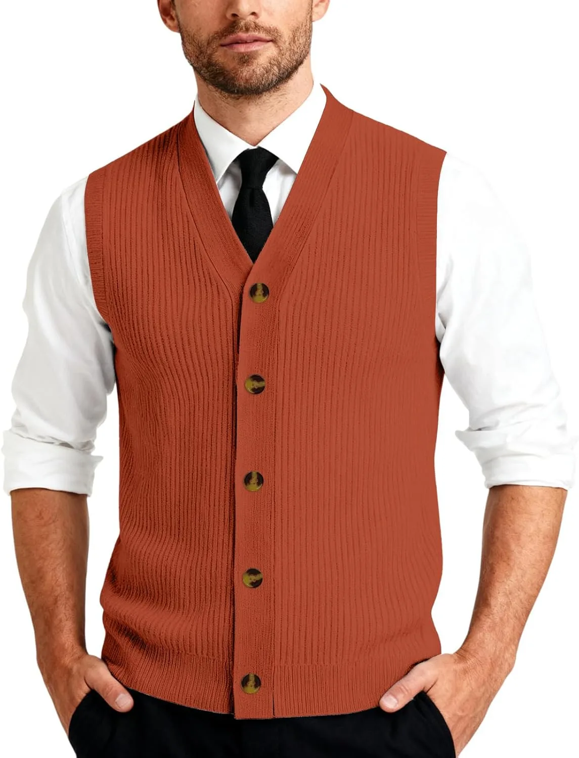 

Мужской жилет-свитер V-образным вырезом и кабельной вязкой DuDubaby