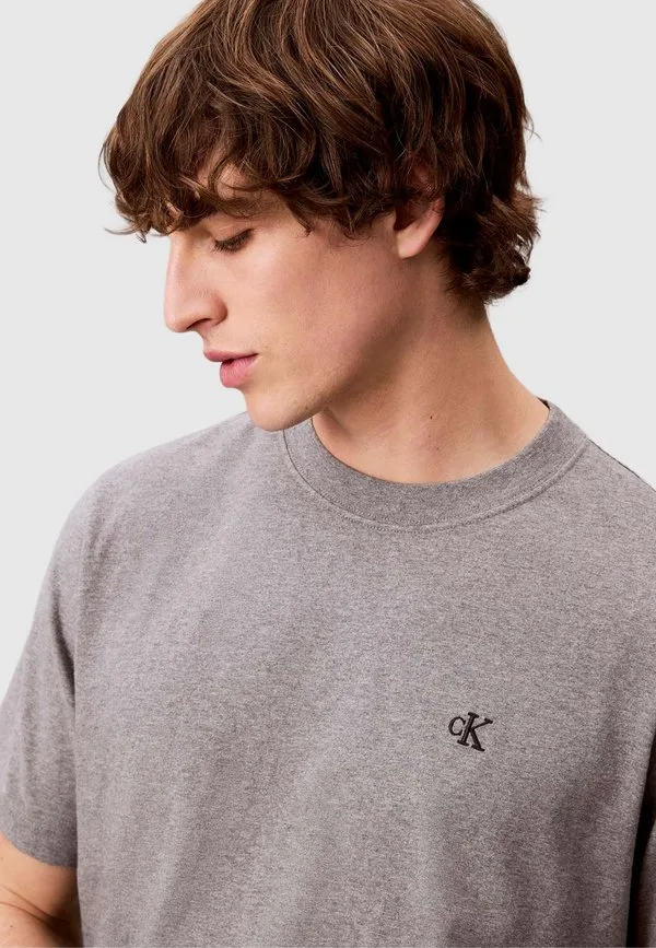 Простая футболка с монограммой ss Calvin Klein, Med Grey Htr — фото 4