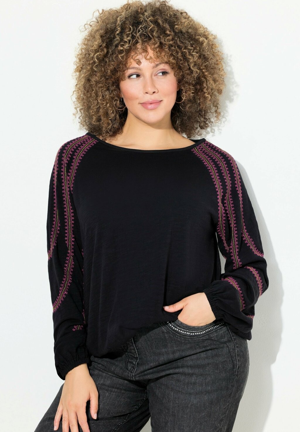 

Топ с длинными рукавами EMBROIDERED STRIPE LONG SLEEVE TEE Ulla Popken, черный