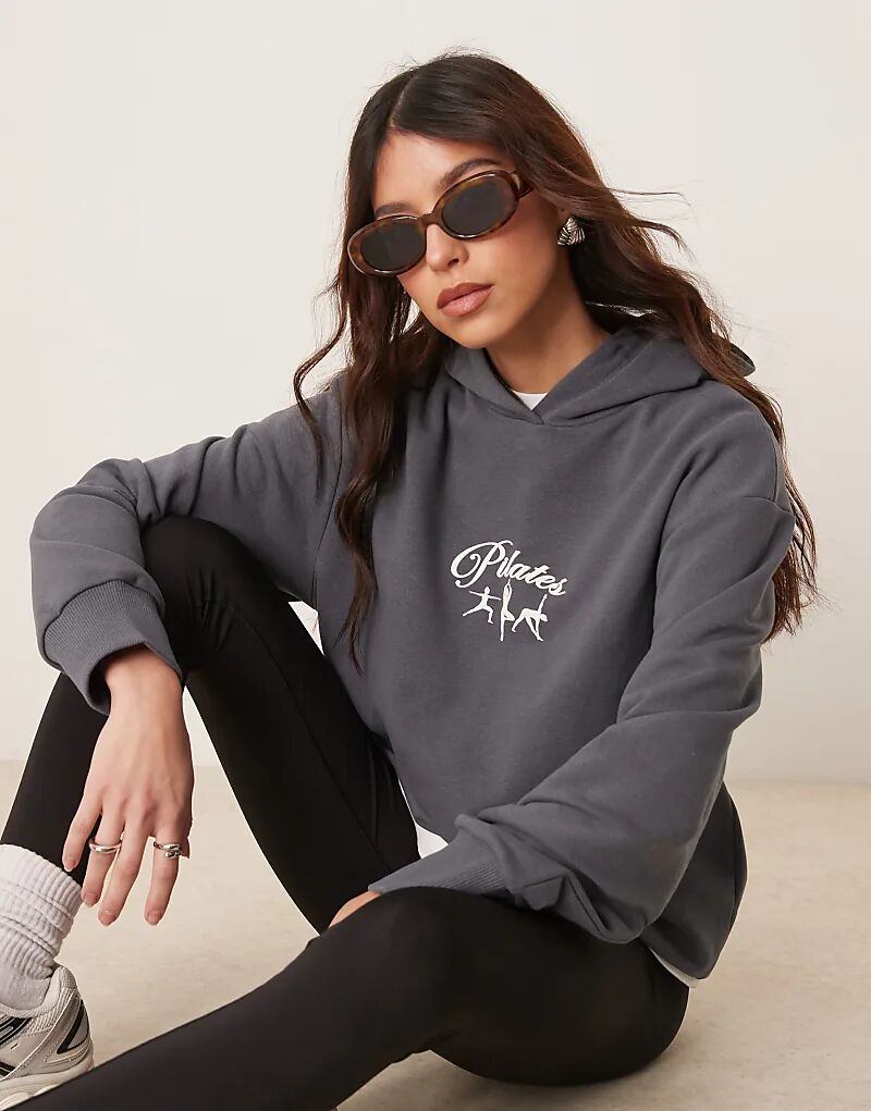

Толстовка с капюшоном и принтом «пилатес» в сером цвете ASOS DESIGN