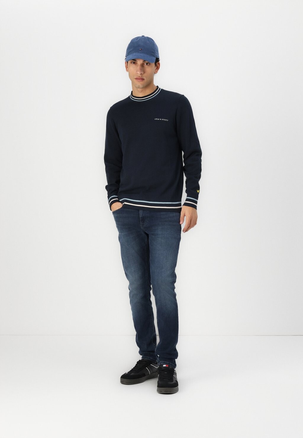 

Джемпер TIPPED CREW NECK Lyle & Scott, темно-синий