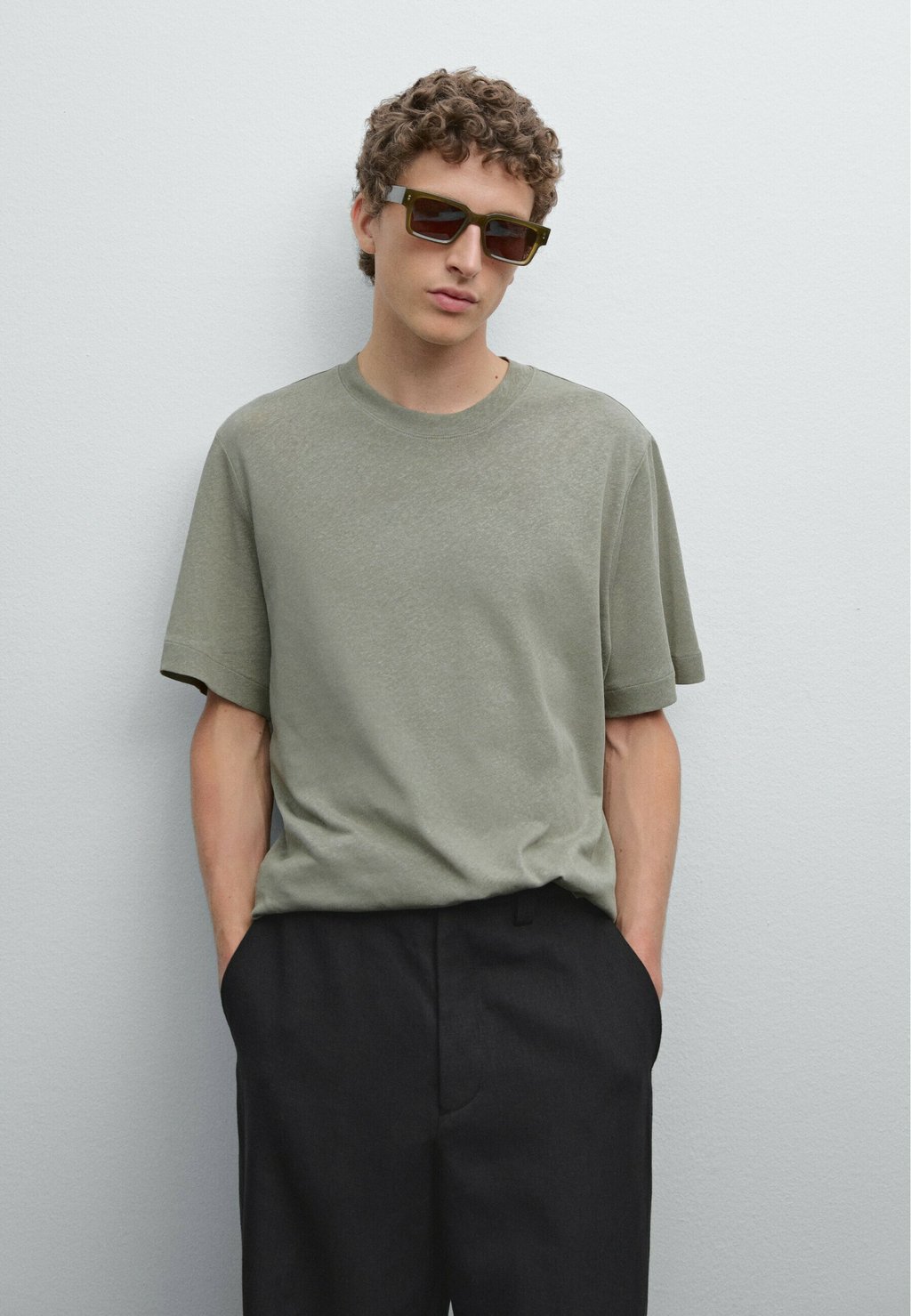 

Базовая футболка SHORT SLEEVE Massimo Dutti, хаки