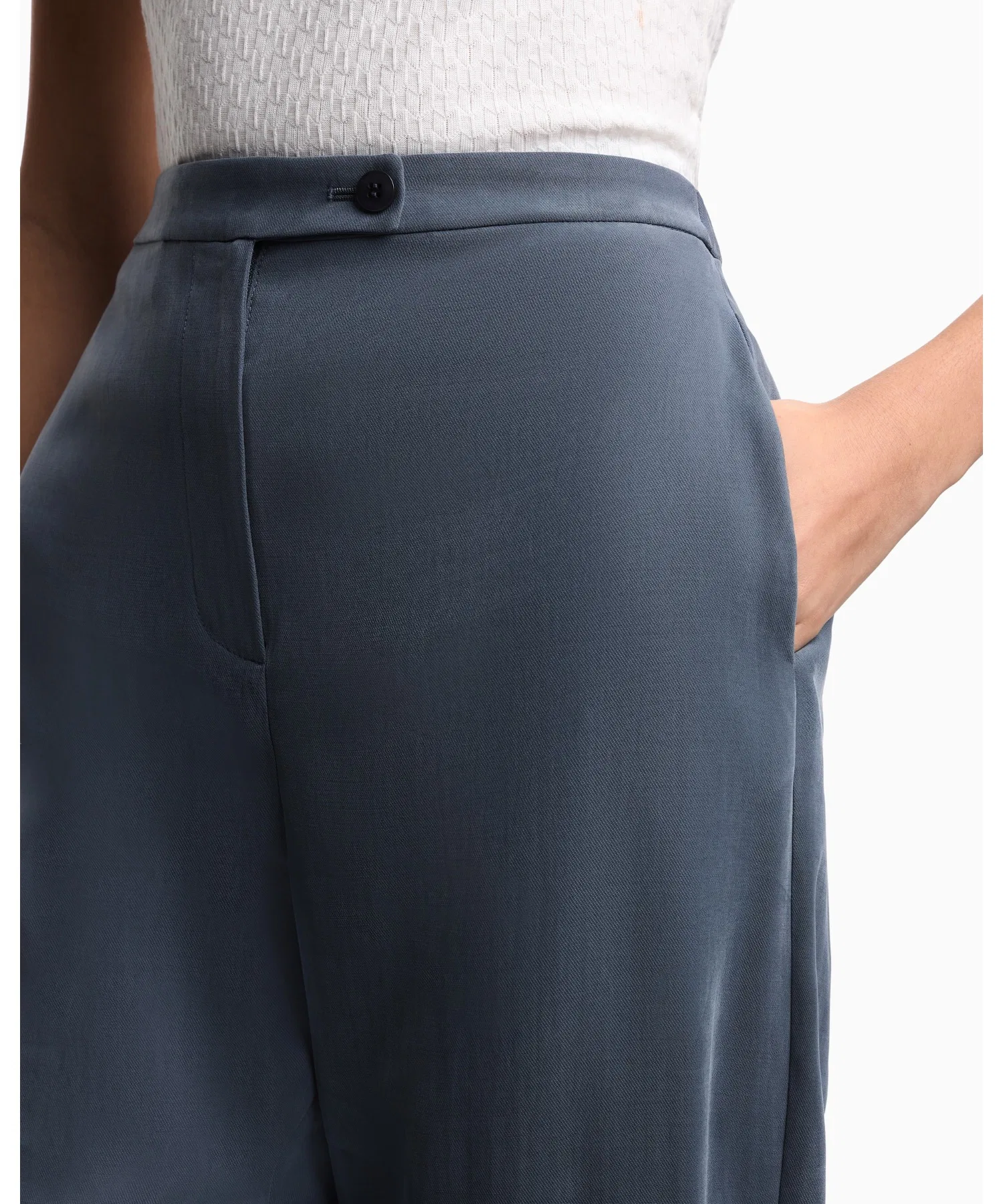 [Emporio Armani] Брюки из модальной саржи с эффектом потертости — фото 3