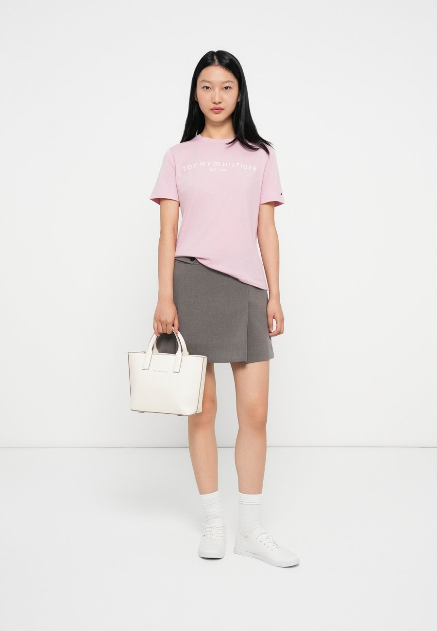 Футболка Tommy Hilfiger LOGO, Bonita Pink/Light Pink — фото 2