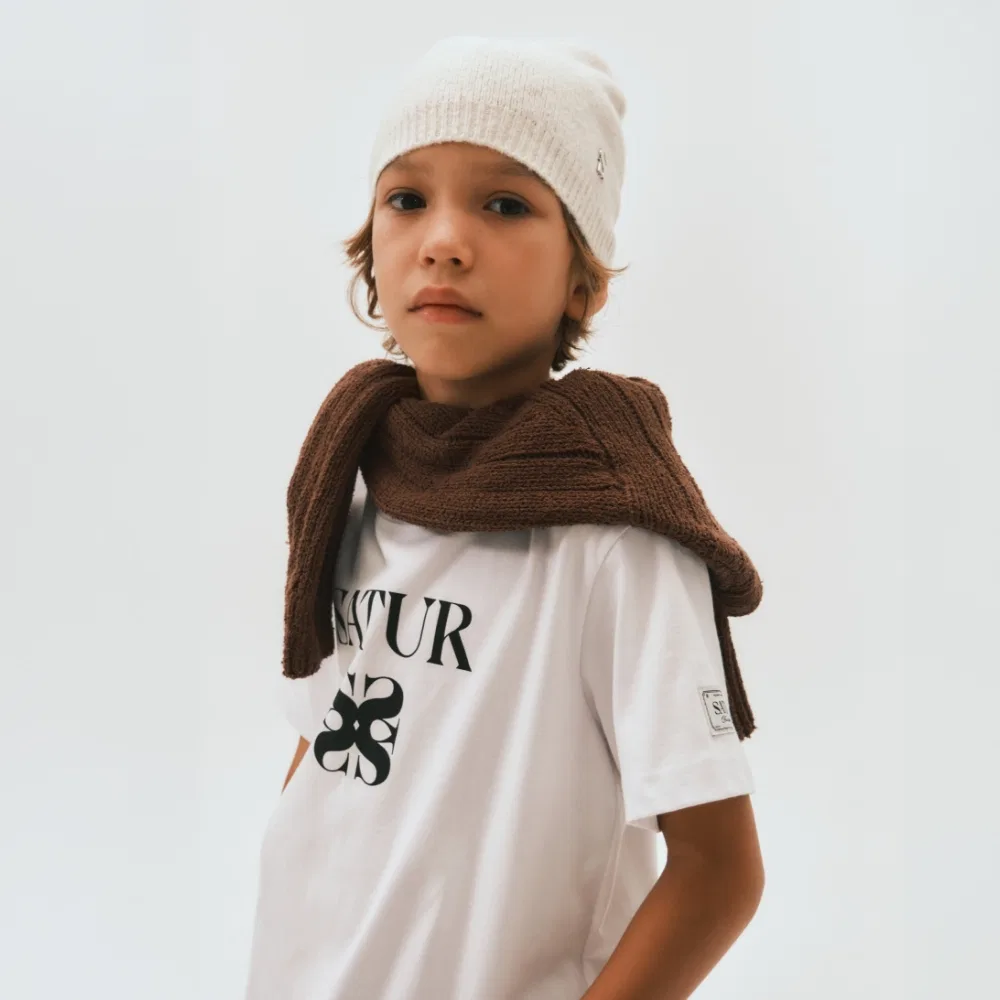 Детская футболка с классическим логотипом белая от Satur Kids — фото 4