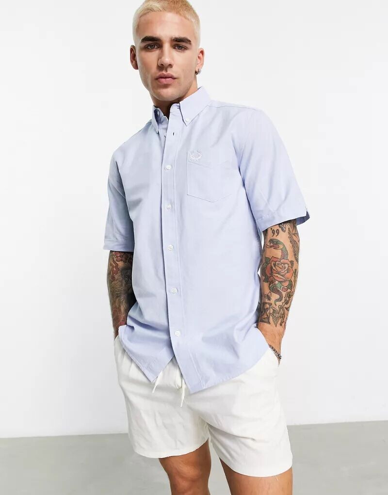 

Голубая оксфордская рубашка с короткими рукавами Fred Perry