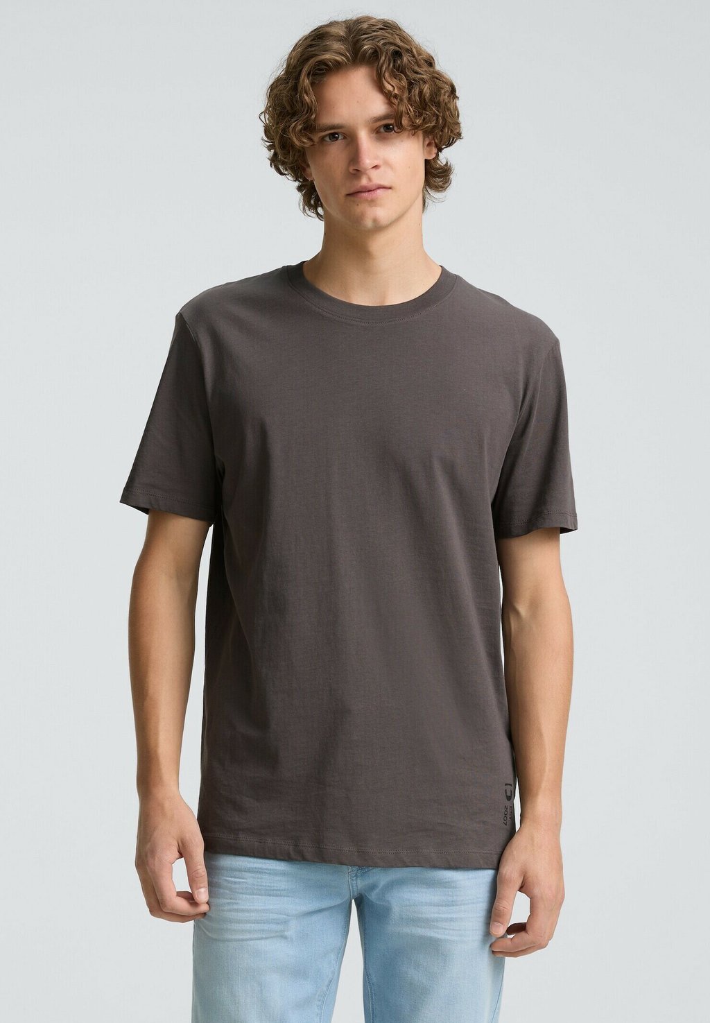 

Базовая футболка T-SHIRT BASIC T-SHIRT AUS BAUMWOLLE TOM TAILOR DENIM, серый