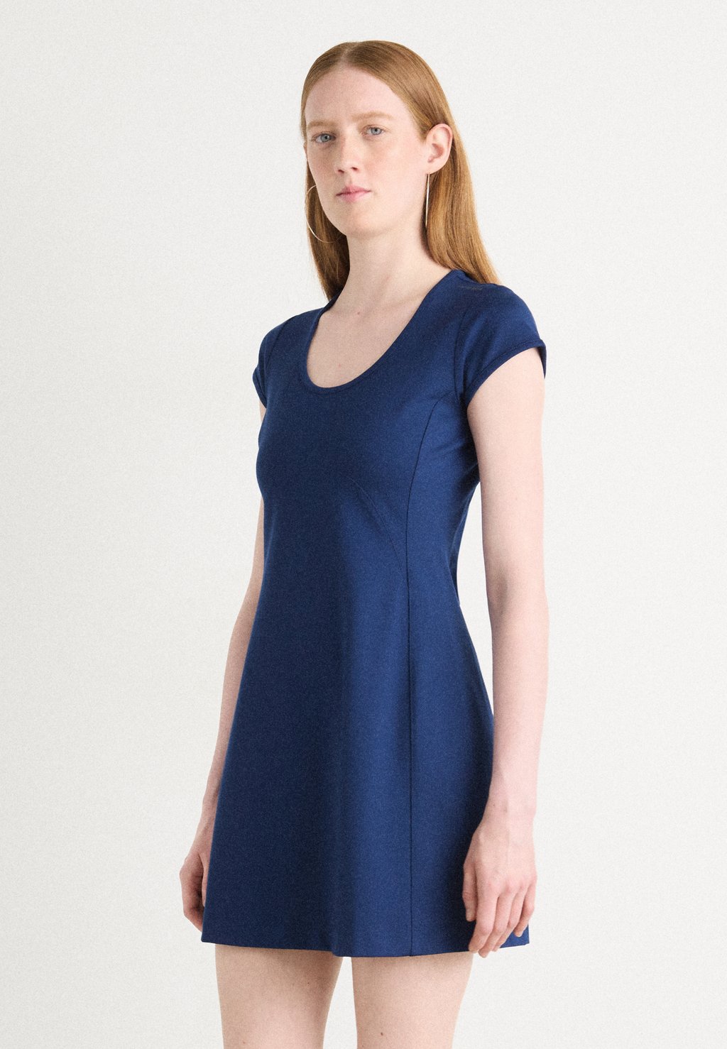 

Платье из джерси PUNTO MILANO SCOOP DRESS Calvin Klein Jeans, темно-синий