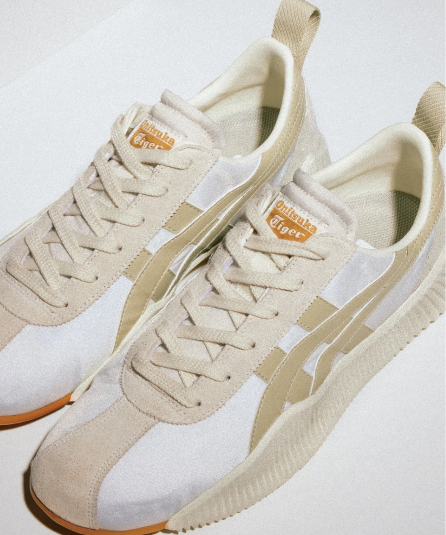 Унисекс кроссовки ACROMOUNT из ткани и кожи Onitsuka Tiger бело-чёрные — фото 3