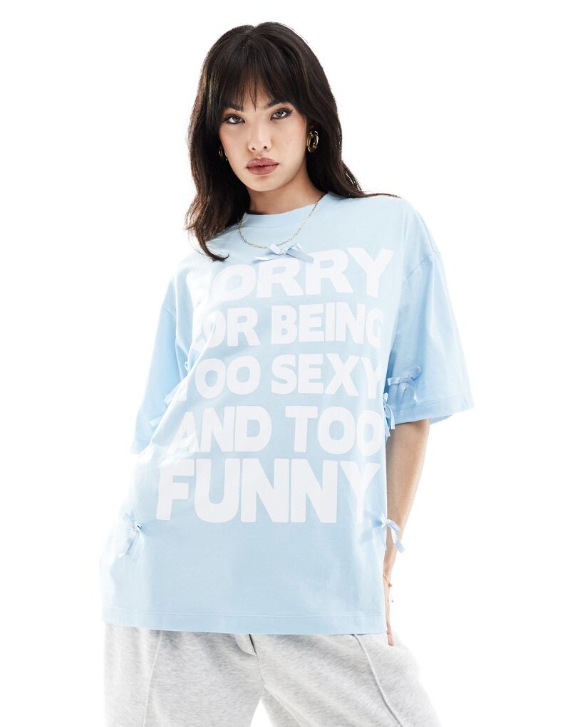 

Синяя футболка оверсайз с надписью «Sorry» и бантиками ASOS DESIGN
