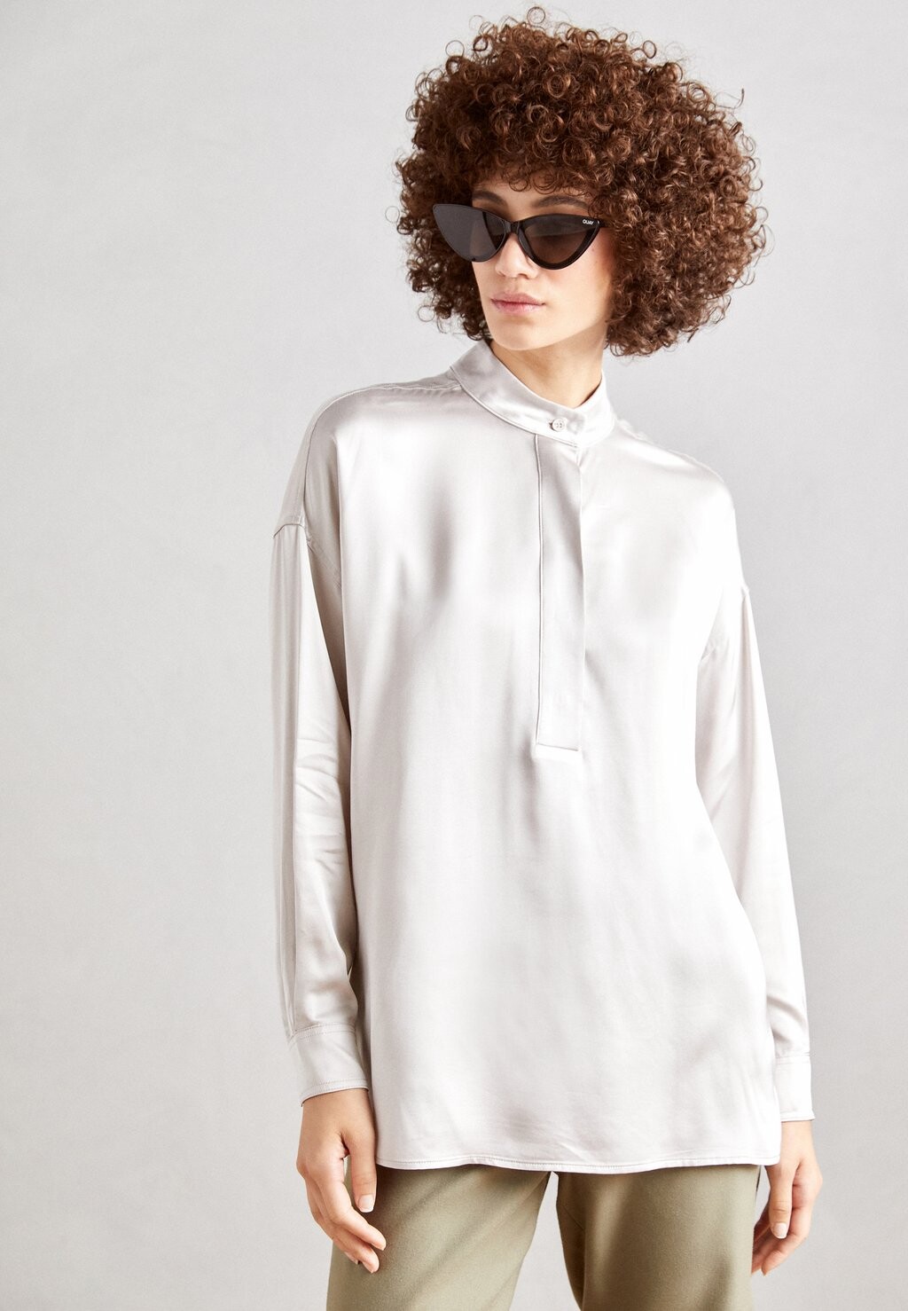 

Блузка Esprit, цвет light beige