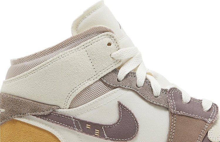 Кроссовки Air Jordan 1 Mid SE Craft GS 'Inside Out - Taupe Haze', коричневый — фото 2