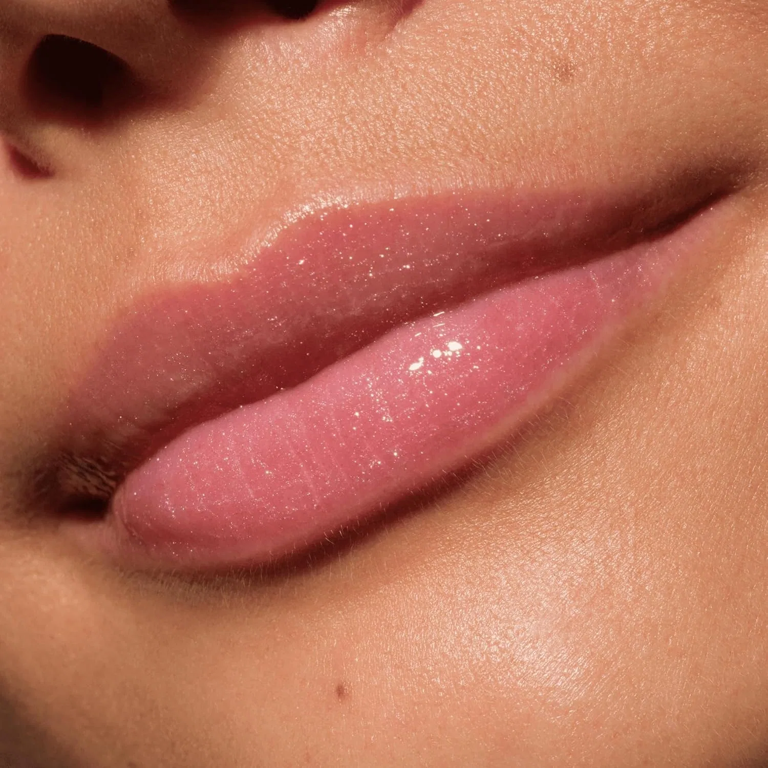 Блеск для губ Catrice Max It Up Lip Booster Extreme Catrice, 070 It'S A Pearl Thing — фото 2