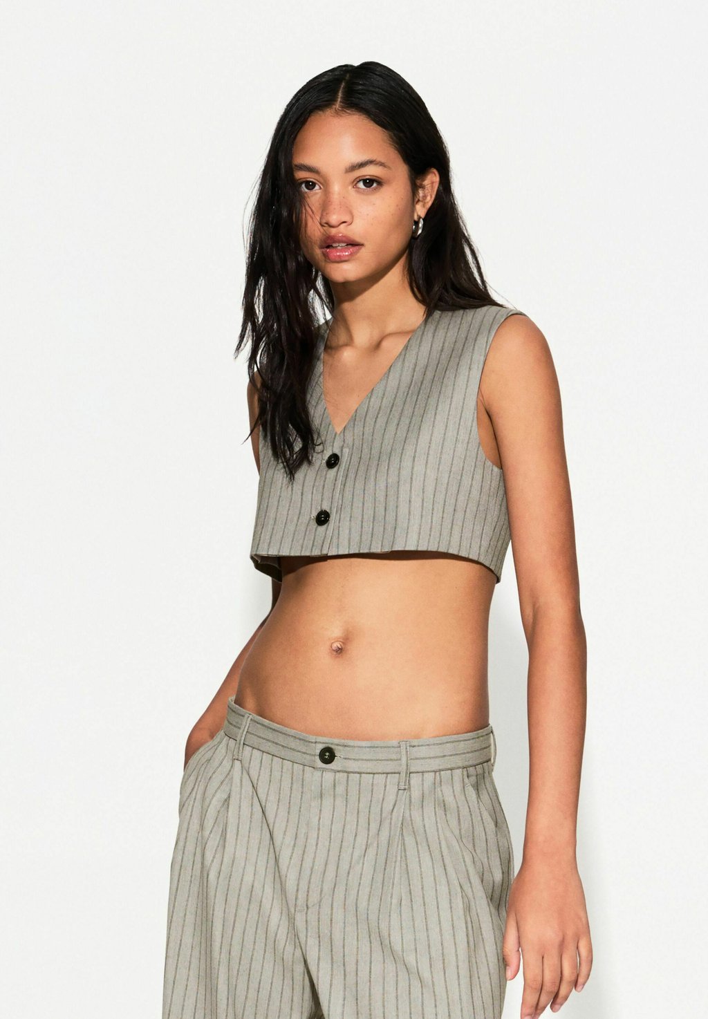 

Топ без рукавов CROPPED Bershka, темно-серый