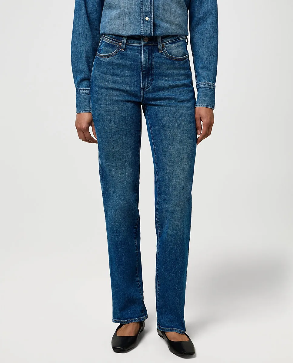 

Женские джинсы прямого кроя с прямым фасоном и средней посадкой Wrangler, синий