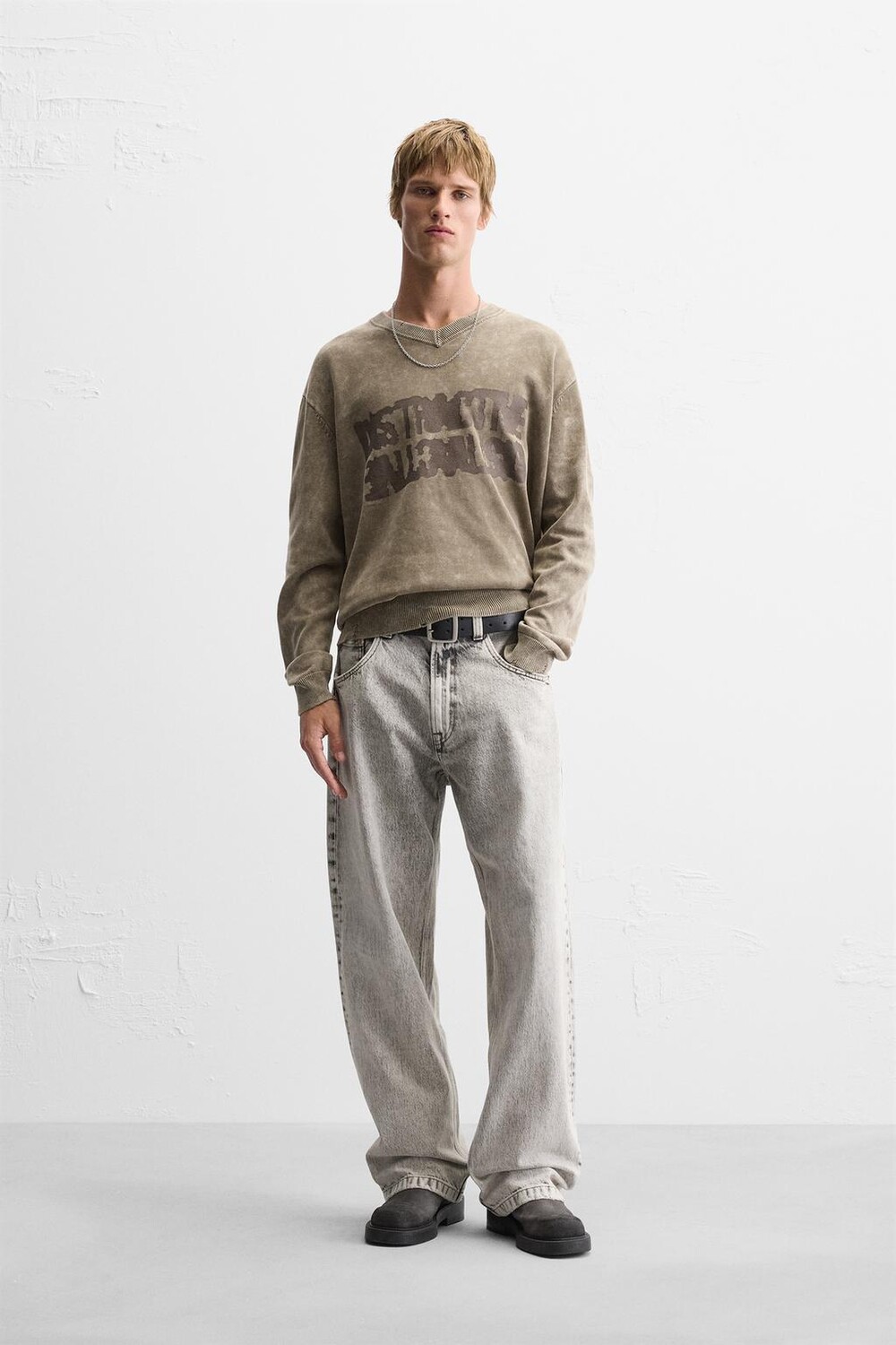 

Свитер с лозунговым принтом ZARA, коричневый