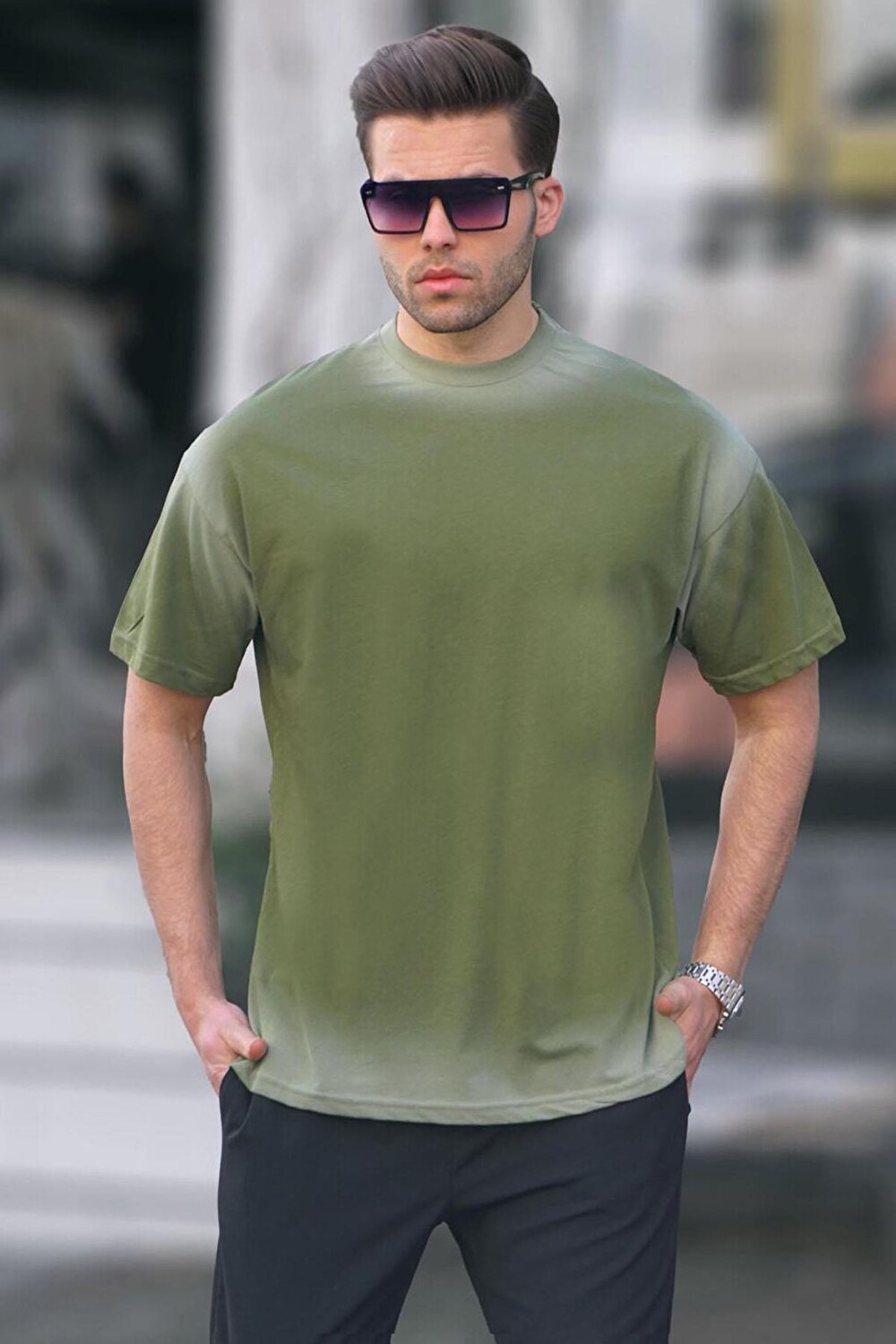 

Базовая футболка цвета хаки Oversize 6123 MADMEXT