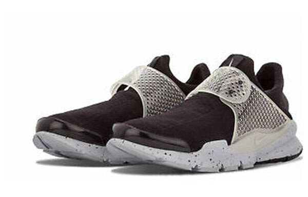 Фрагмент кроссовок x вытачка на носке Nike, черный — фото 2