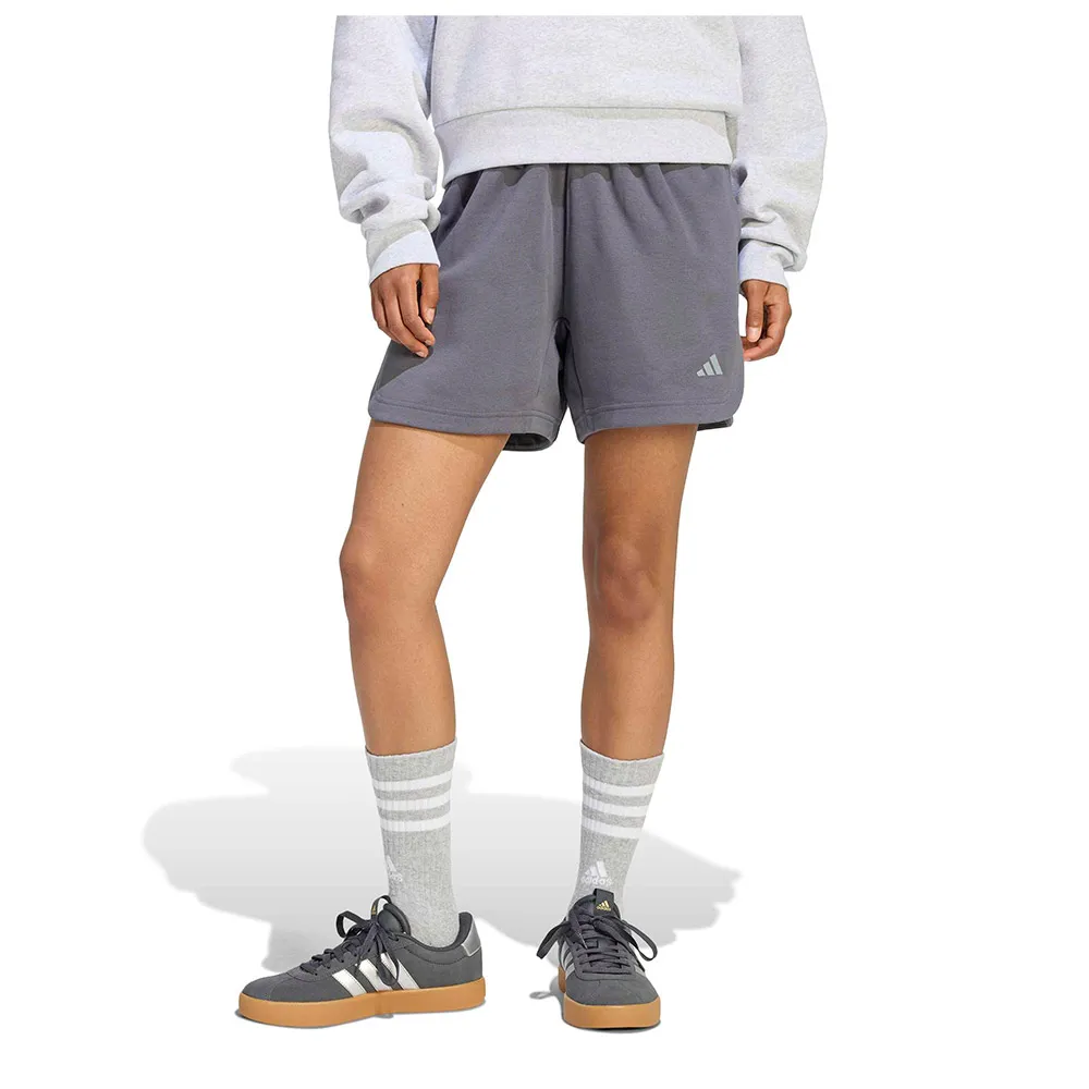 

Свободные шорты adidas 3 Stripes Studio Fleece, серый